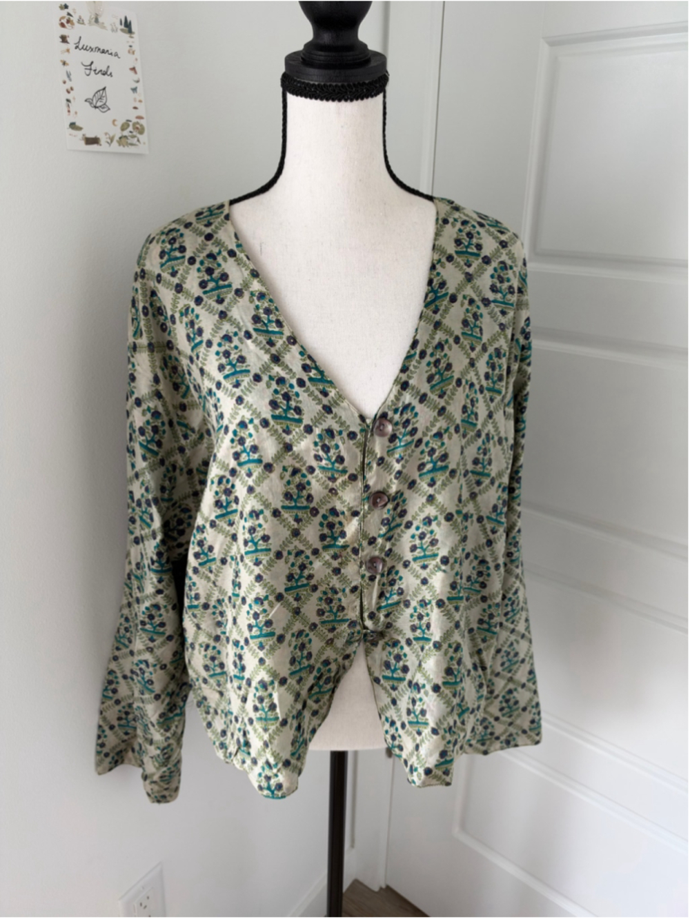 Silk Floral Print Button-Down Blouse in Beige and Green Floral Size S-M READ GWP